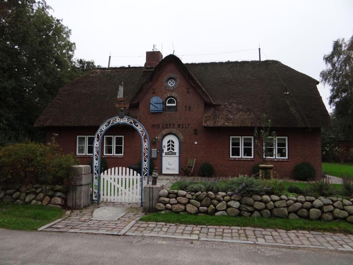 Ferienwohnung-Dg-Im-Reetdachhaus-Im-Ort-Welt 외부 사진