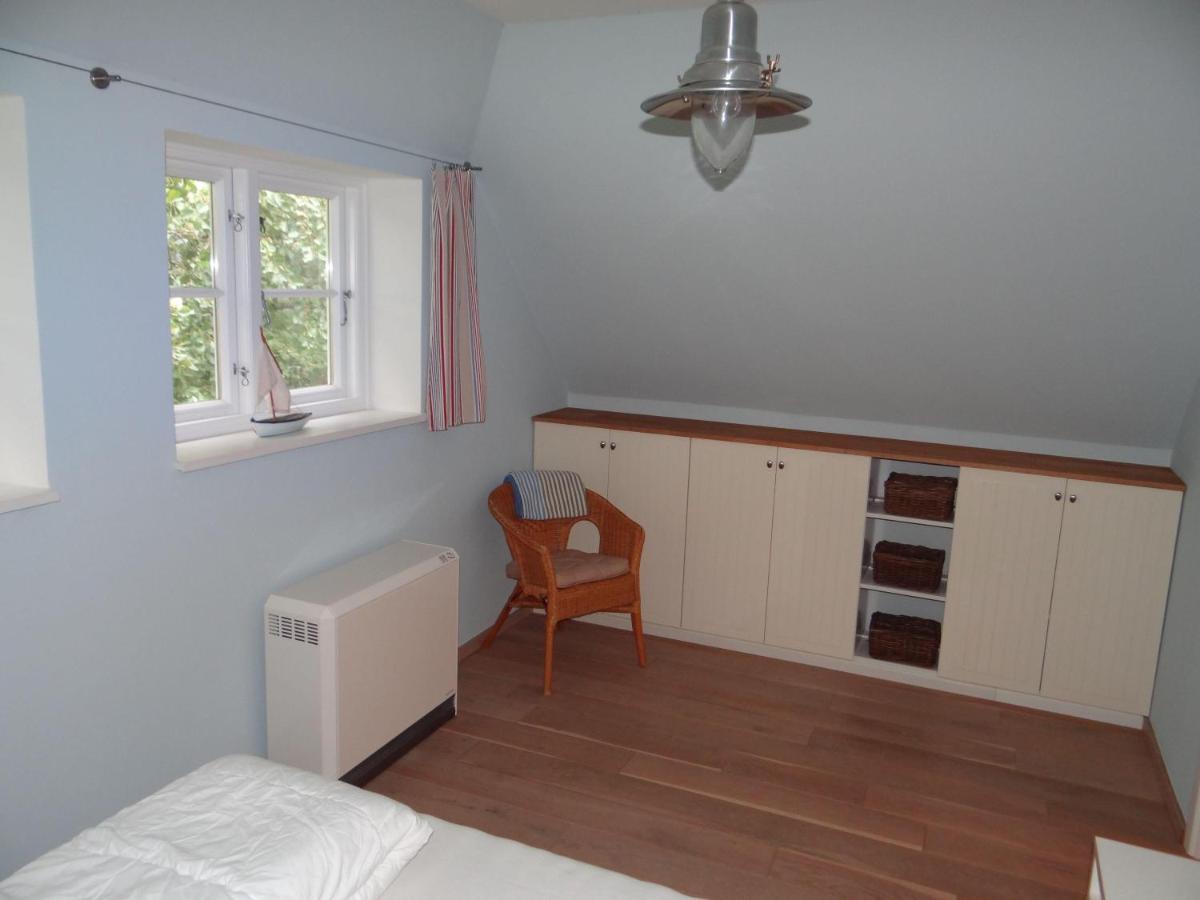 Ferienwohnung-Dg-Im-Reetdachhaus-Im-Ort-Welt 외부 사진