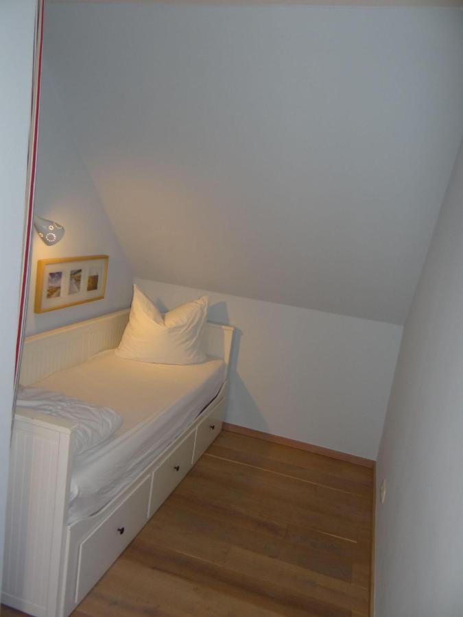 Ferienwohnung-Dg-Im-Reetdachhaus-Im-Ort-Welt 외부 사진