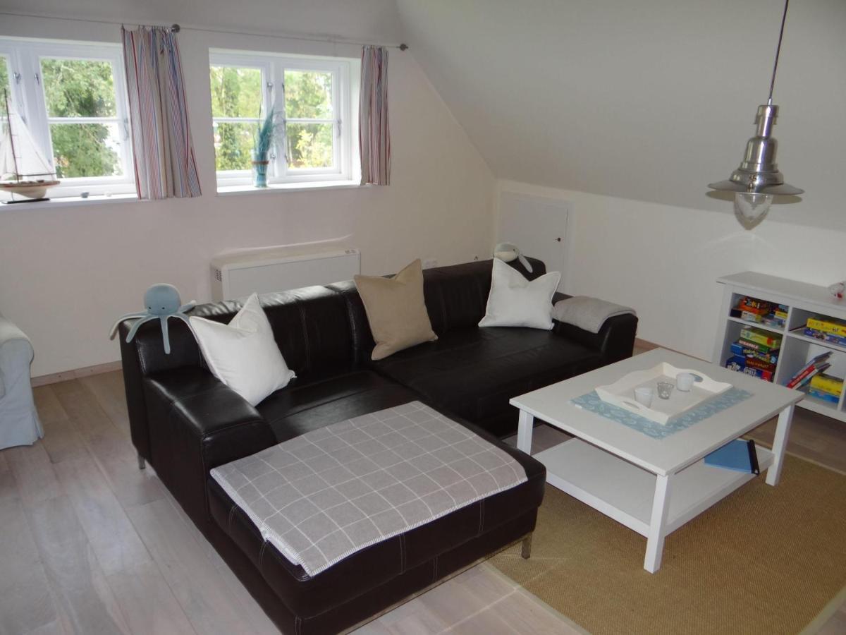 Ferienwohnung-Dg-Im-Reetdachhaus-Im-Ort-Welt 외부 사진